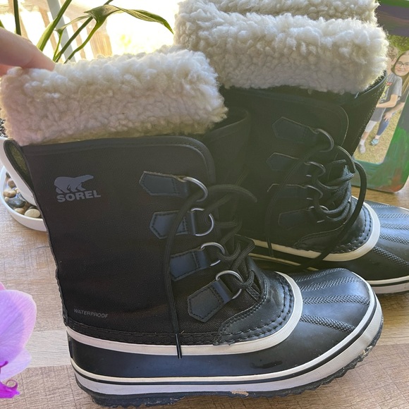 Sorel caribou boots size 7 - euc worn twice - Picture 3 of 3